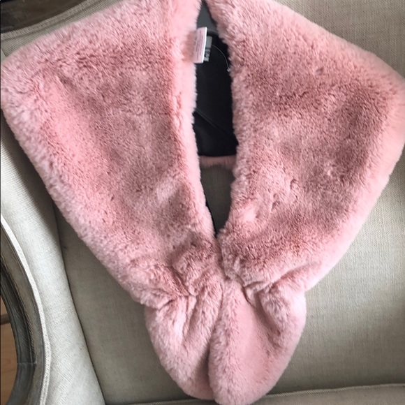 NEW Faux-Fur Pull-Through Scarf - Picture 3 of 5